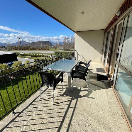 Mountain Range Retreat Apartment Wanaka Bagian luar foto