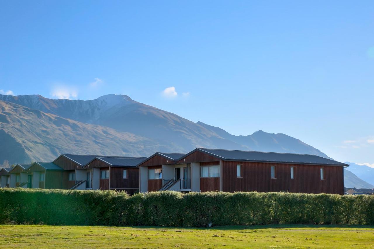 Mountain Range Retreat Apartment Wanaka Bagian luar foto